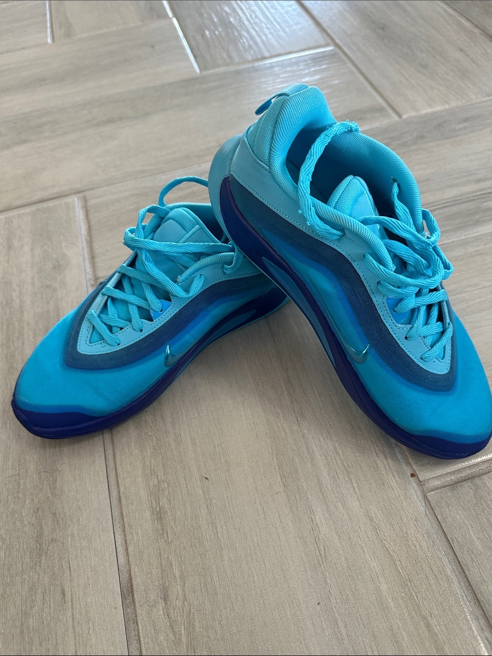 Nike Women's Turquoise and Navy Blue Running Sneakers 5.5Y/ 7 Women’s